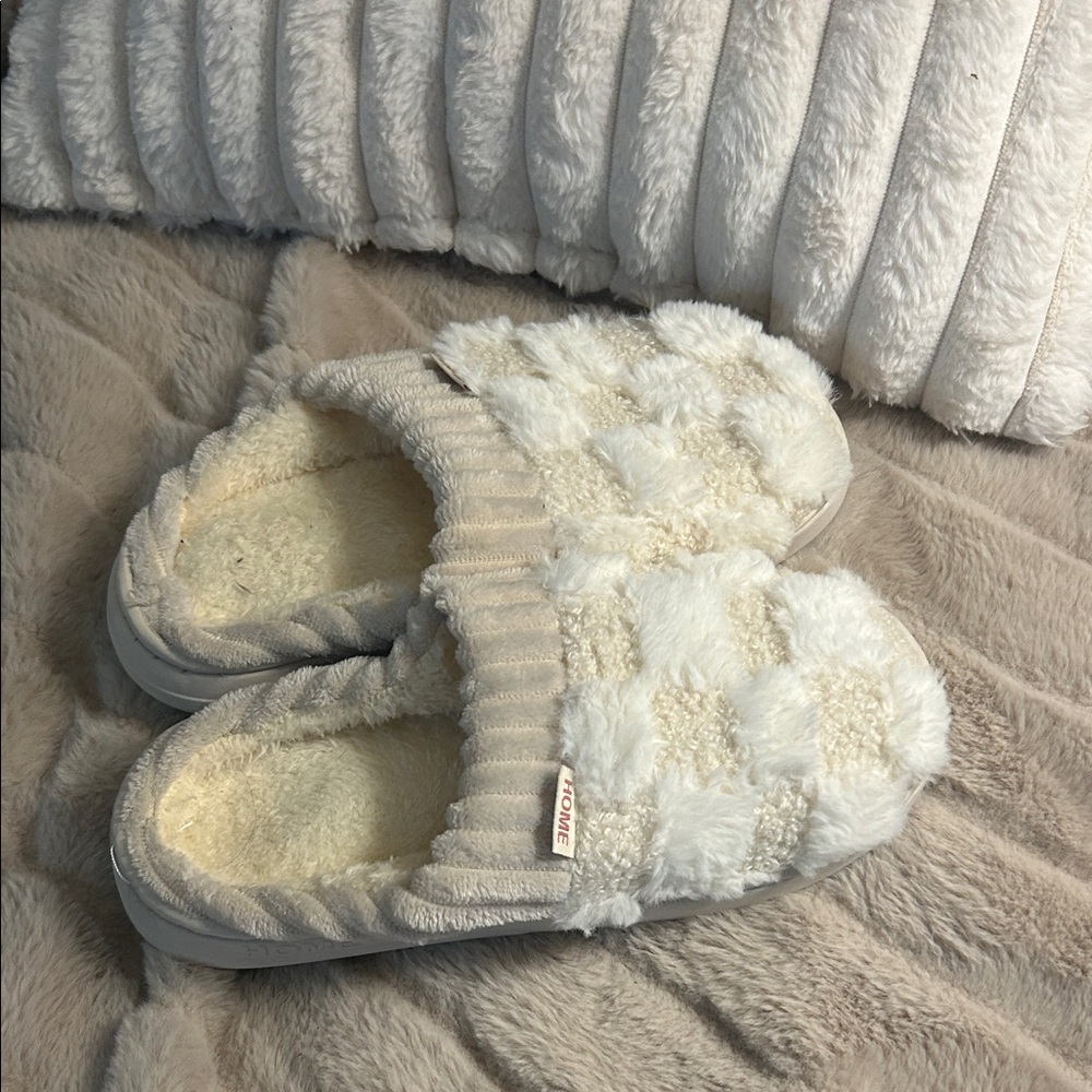 Cozy Plush Checkered Slide Slippers - Cream